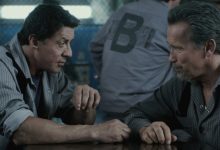 Ray Breslin dari Sylvester Stallone duduk di seberang Emil Rottmayer dari Arnold Schwarzenegger di sebuah meja penjara dalam rencana pelarian