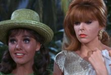 Dawn Wells sebagai Mary Ann dan Tina Louise sebagai Ginger di Pulau Gilligan