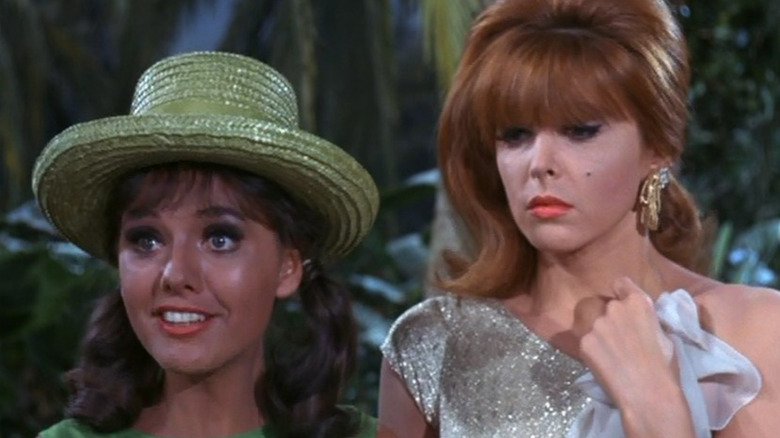 Dawn Wells sebagai Mary Ann dan Tina Louise sebagai Ginger di Pulau Gilligan