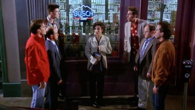 Bizarro Jerry, Kramer, dan George di seberang Jerry, Kramer, dan George yang sebenarnya, dengan Elaine di tengah, di Seinfeld