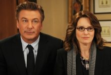 Jack Donaghy dan Liz Lemon berdiri di samping satu sama lain di kantornya