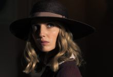 Annabelle Wallis sebagai Rahmat dari Blinders Puncak di Topi