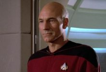 Kapten Picard, di Bridge of the Enterprise di episode pertama Star Trek: The Next Generation