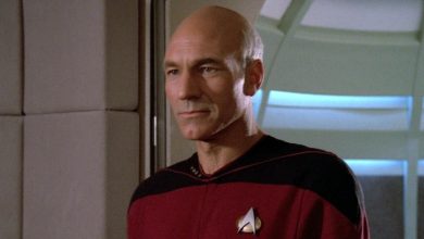 Kapten Picard, di Bridge of the Enterprise di episode pertama Star Trek: The Next Generation