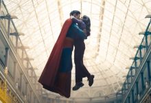 David Corenswet sebagai Superman dan Rachel Brosnahan sebagai Lois Lane di Superman