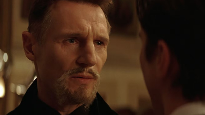 Liam Neeson As Ra's Al Ghul menatap serius di Batman Begins