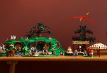 Lego Lord of the Rings the Shire Playset di atas meja