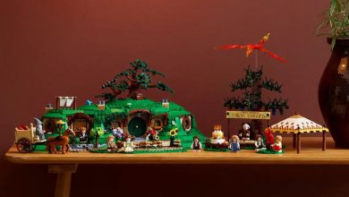 Lego Lord of the Rings the Shire Playset di atas meja