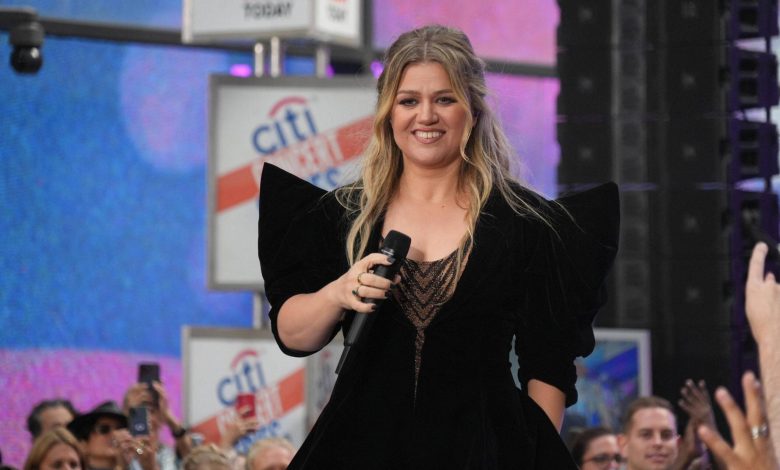 Kelly Clarkson tampil di acara Today