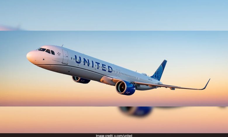 Penumpang United Airlines mengatakan pilot membuatnya ditangkap karena memonopoli kamar mandi