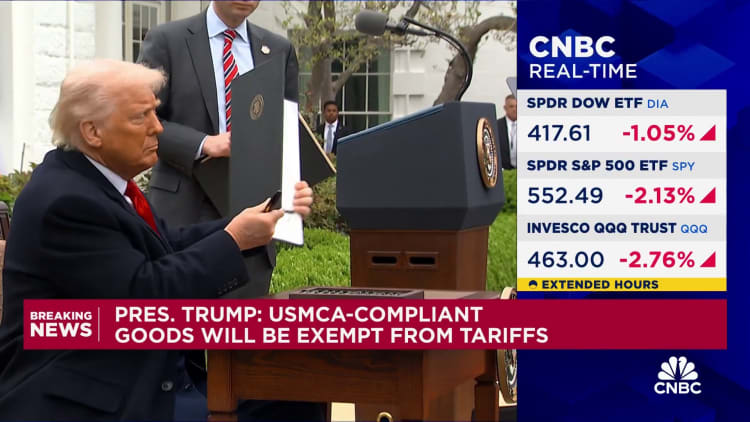 Pres. Trump menandatangani perintah eksekutif untuk tarif timbal balik