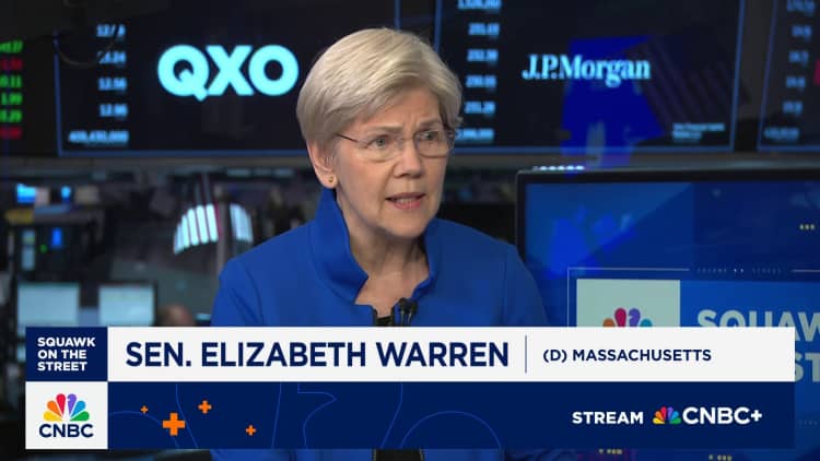 Pasar akan 'jatuh' jika Trump dapat memecat Powell Fed, Elizabeth Warren memperingatkan