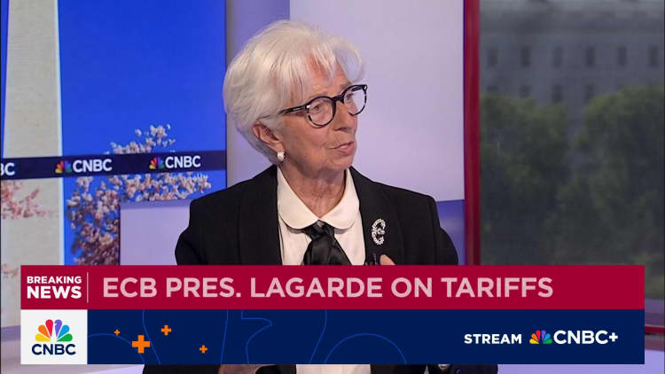 Lagarde ECB mengatakan dia berharap Trump tidak memecat Powell Fed