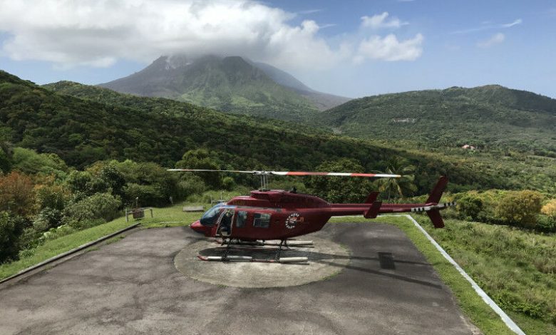 Helikopter di Soufrière Hills Volcano. Kredit: Alexander Riddell