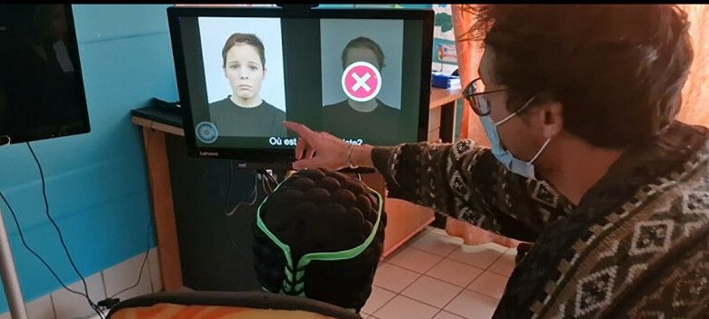 Video game telah dikembangkan menggunakan tiga program perangkat lunak untuk melatih Socio-E
