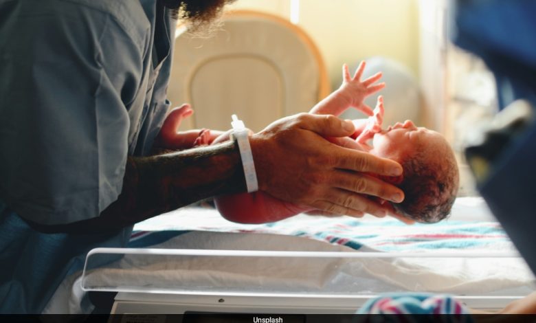 Wanita Australia melahirkan bayi orang asing dalam kesalahan IVF