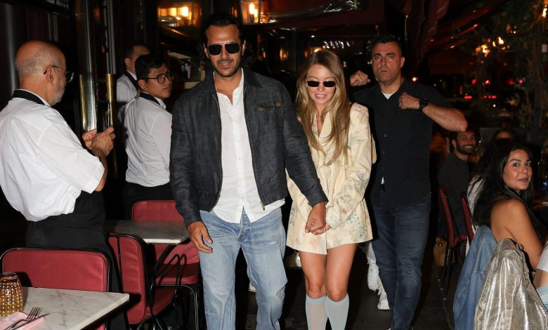 Sydney Sweeney dan Jonathan Davino bergandengan tangan setelah makan malam romantis di restoran Italia di Paris