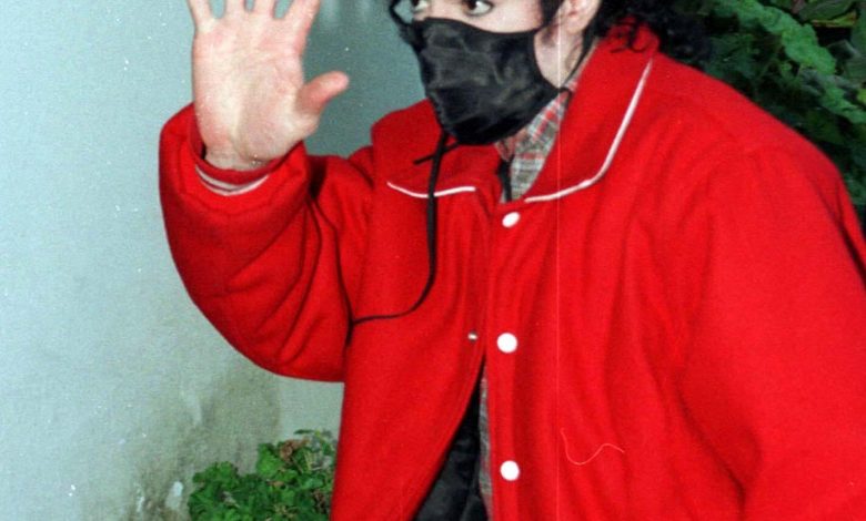 Michael Jackson melambai