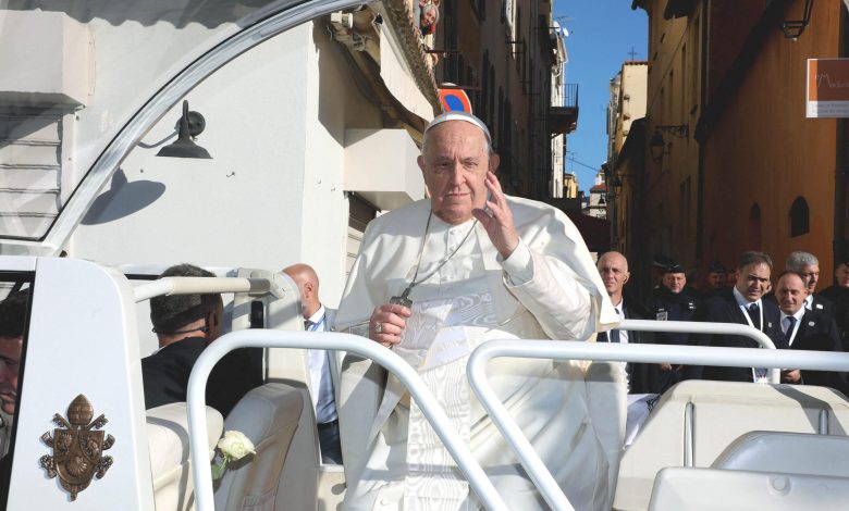 Kunjungan Paus Francis ke Katedral Ajaccio pada 15 Desember 2024, di Corsica Selatan, Prancis.