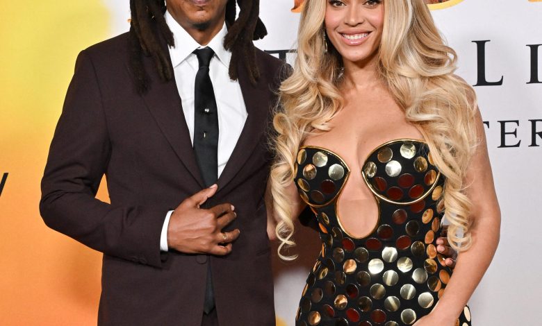 Beyoncé dan Jay-Z berpose di karpet merah.