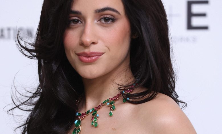 Camila Cabello di Pesta Tontonan Academy Awards Tahunan ke -33 Elton John Aids Foundation ke -33
