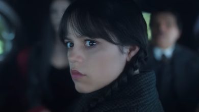 Jenna Ortega Saat Rabu duduk di dalam mobil bersama orang tuanya di hari Rabu