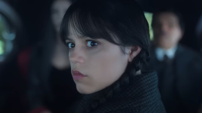 Jenna Ortega Saat Rabu duduk di dalam mobil bersama orang tuanya di hari Rabu
