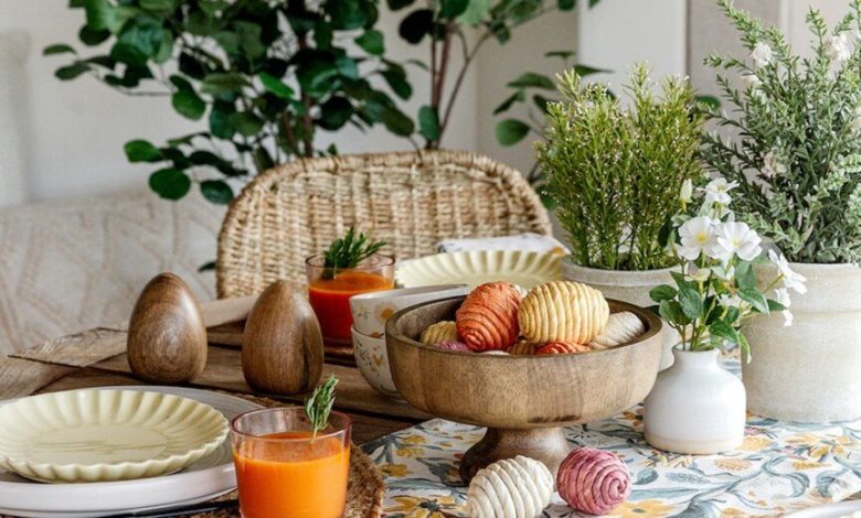Tabel Paskah diatur di luar_easter ide menu brunch