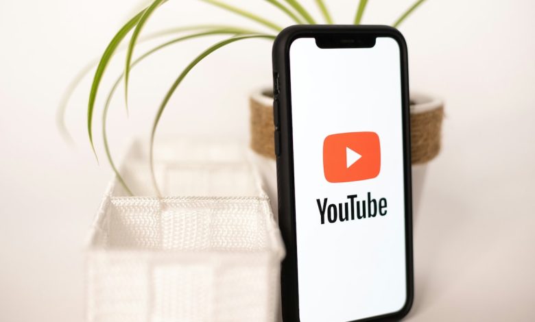 YouTube mengatakan lebih dari 20 miliar video yang diunggah dalam 20 tahun