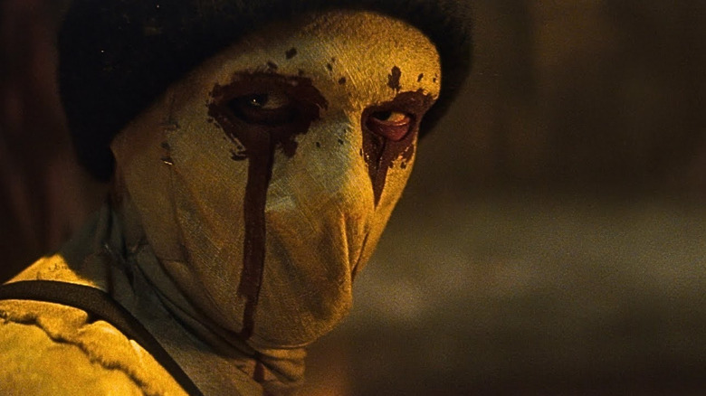 Muse mengenakan topeng menyeramkan di Daredevil: Born Again