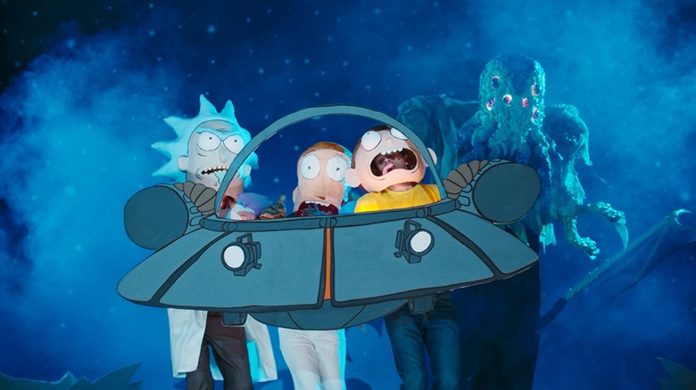 Morty di pesawat ruang angkasa di Stageplay Rick & Morty