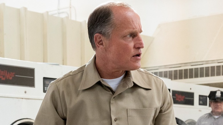 Woody Harrelson tampak ngeri di tukang ledeng rumah putih