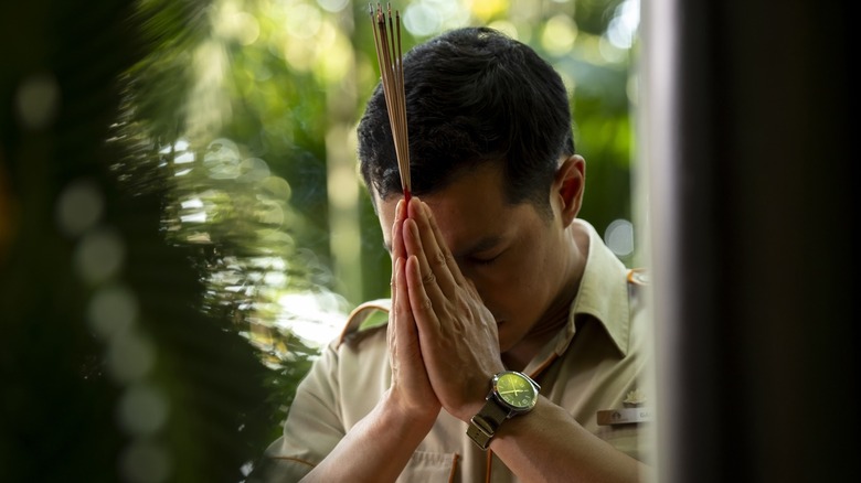 Gaitok berdoa pada lotus putih