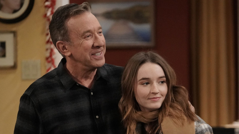 Tim Allen sebagai Mike Baxter dan Kaitlyn Dever sebagai Eve Baxter di Last Man Standing