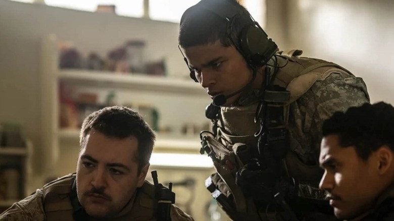 Michael Gandolfini, D'Hoon Woon-A-Tai dan Charles Melton dalam Warfare