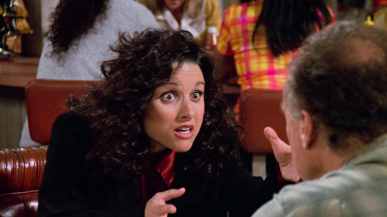 Elaine berbicara di restoran di Seinfeld