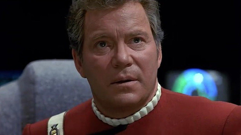 William Shatner sebagai Laksamana Kirk di Star Trek