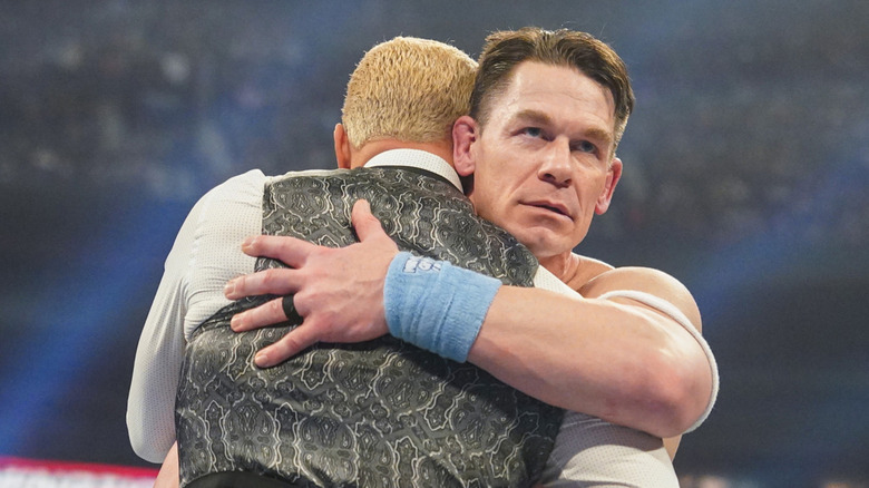 John Cena memeluk Cody Rhodes sebelum tumitnya menyalakan WWE