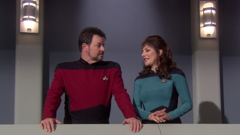 Riker dan Troi pada pendirian Federasi di Star Trek: Enterprise.
