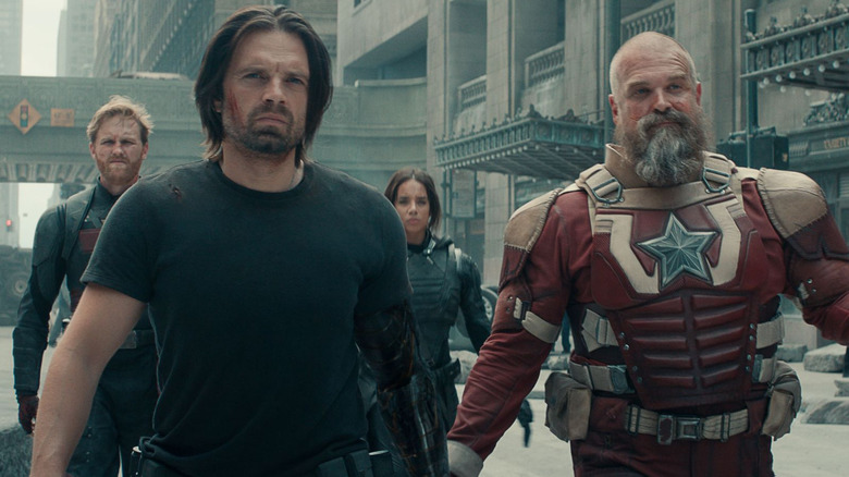 John Walker, Bucky, Ghost, dan Red Guardian berdiri di Thunderbolts