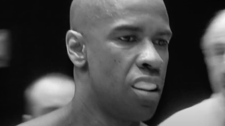 Denzel Washington As Rubin 'the Hurricane' Carter Terlihat Serius di Badai