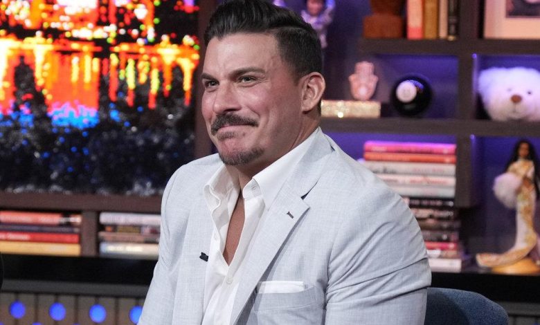 Jax Taylor berpose