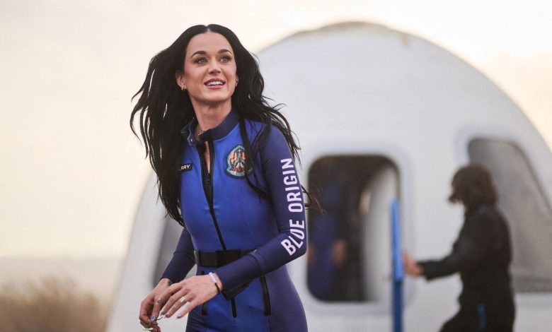 Katy Perry Setelah Spaceflight Asal Biru