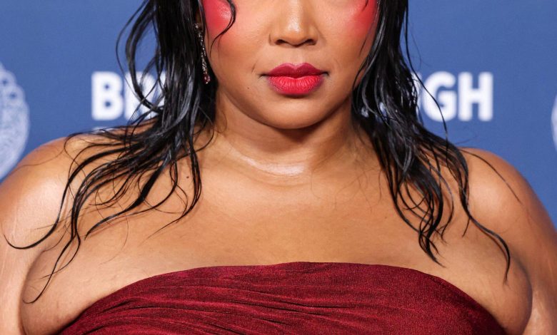 Lizzo Mengenakan Robert Wun tiba di Upacara Hadiah Terobosan Tahunan ke -11 2025