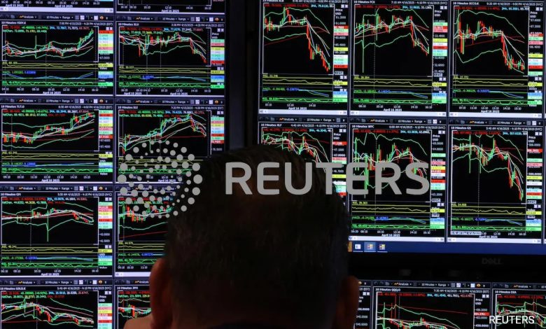 Perang dagang Trump riak melalui dunia bisnis, hits saham lagi