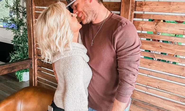 Gambar Robert Shiver dan Savannah Chrisley.