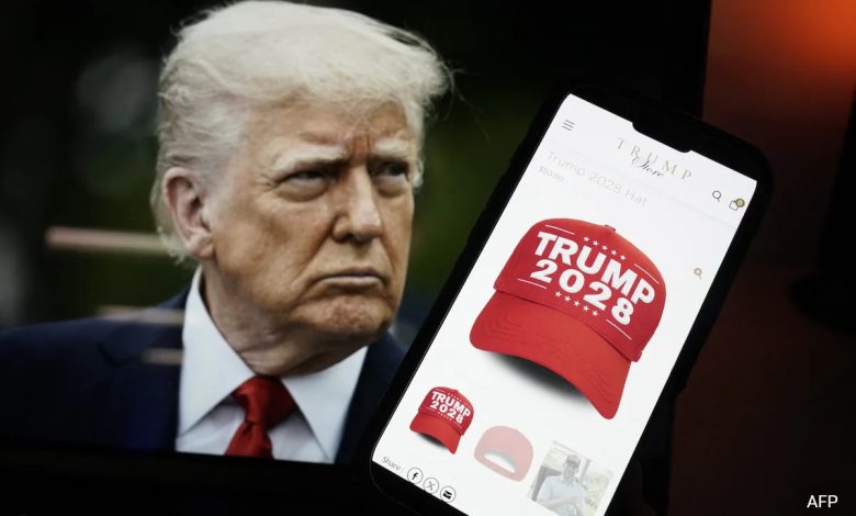 Donald Trump mencalonkan diri untuk masa jabatan ketiga? Merchandise 'Trump 2028' mulai dijual