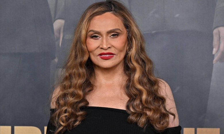 Tina Knowles di Six Triple Eight