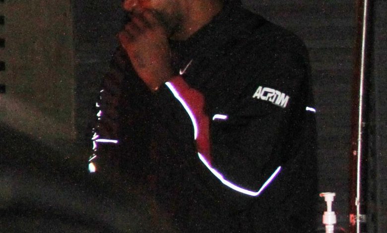 Ex Tristan Thompson dari Khloe Kardashian terlihat menggunakan tusuk gigi saat ia meninggalkan Nobu Restaurant di Malibu, CA.