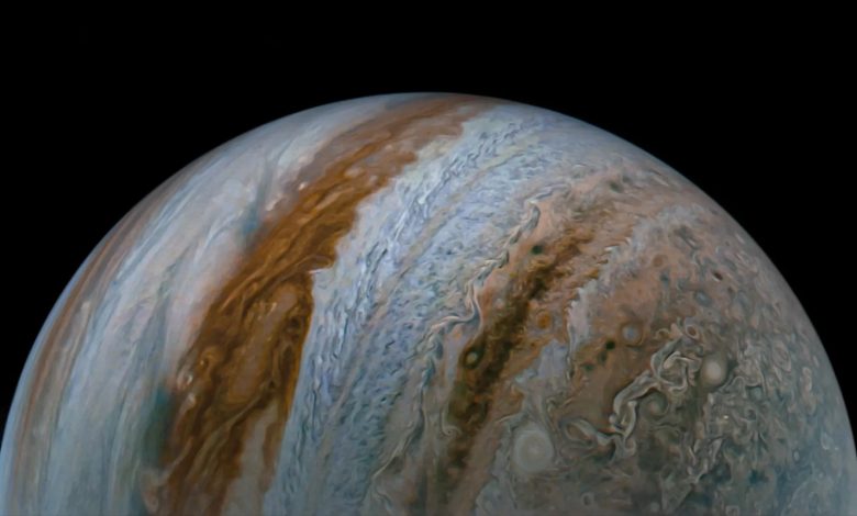 Angin matahari yang kuat menyentuh medan magnet Jupiter 'seperti bola labu raksasa'